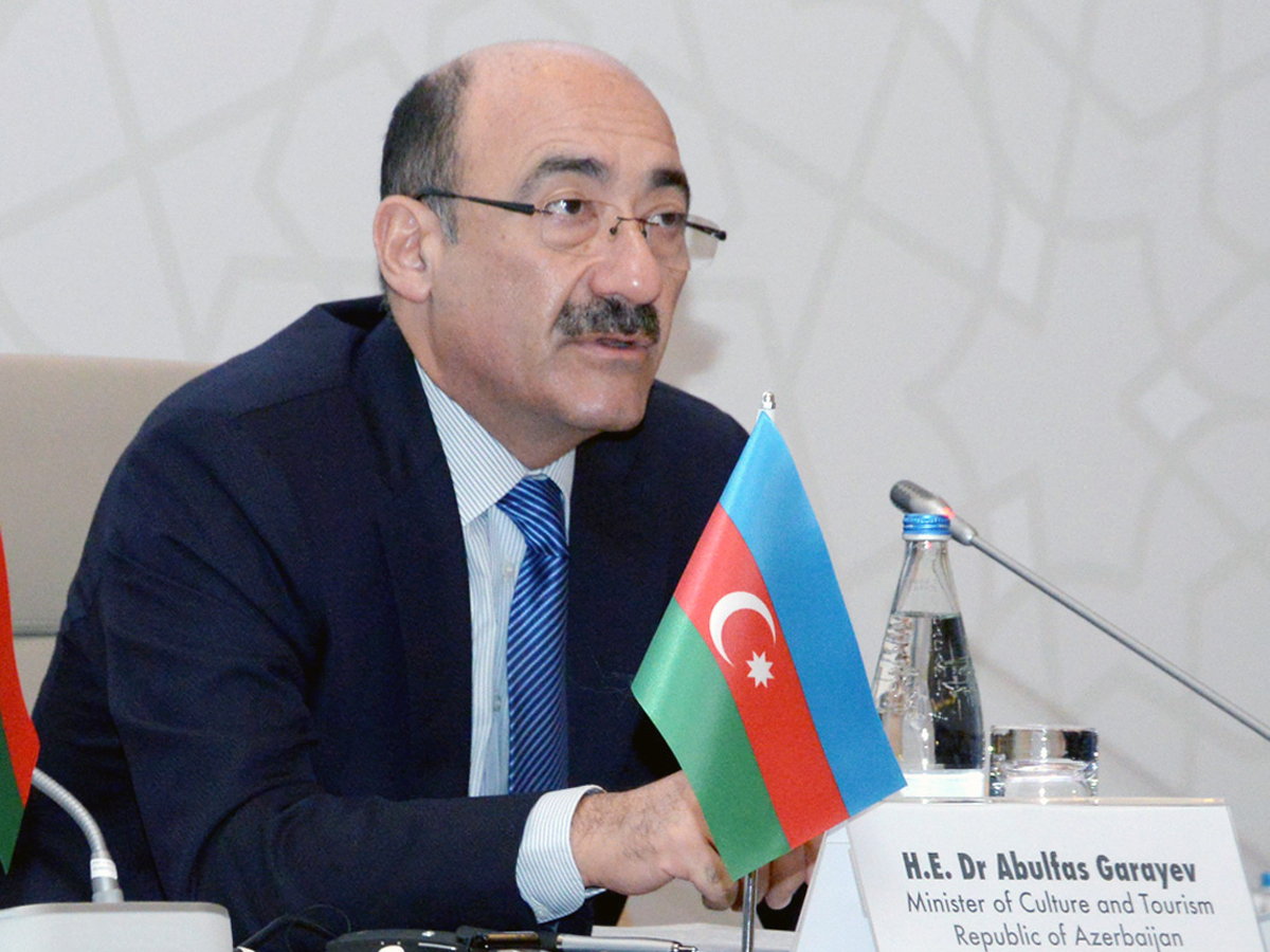 Военные операции на линии соприкосновения не повлияли на число посещающих Азербайджан туристов - министр