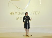 Heydər Əliyev Fondunun vitse-prezidenti Leyla Əliyeva Bakıda Latviya rəssamlarının sərgi ilə tanış olub (FOTO)