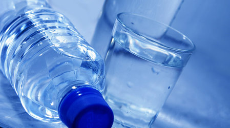 Azerbaijan Coca-Cola Bottlers снизила цены на газированную и негазированную воду Bonaqua