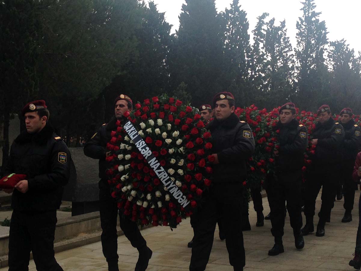 Həlak olmuş polislərin dəfn mərasimi keçirilib (ƏLAVƏ OLUNUB) (FOTO)