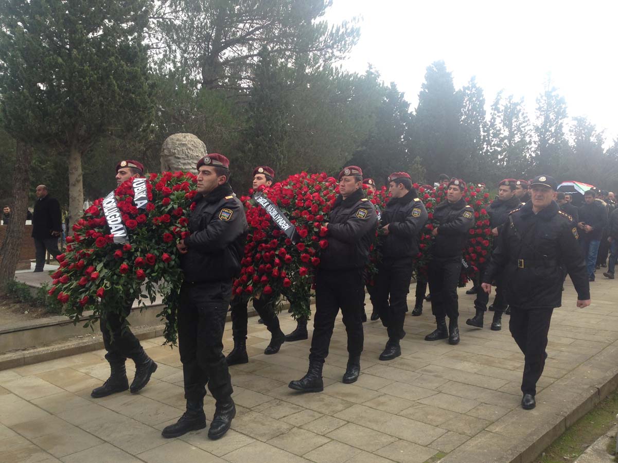 Azerbaijanis honor 2 police officers killed by terrorists (PHOTO)