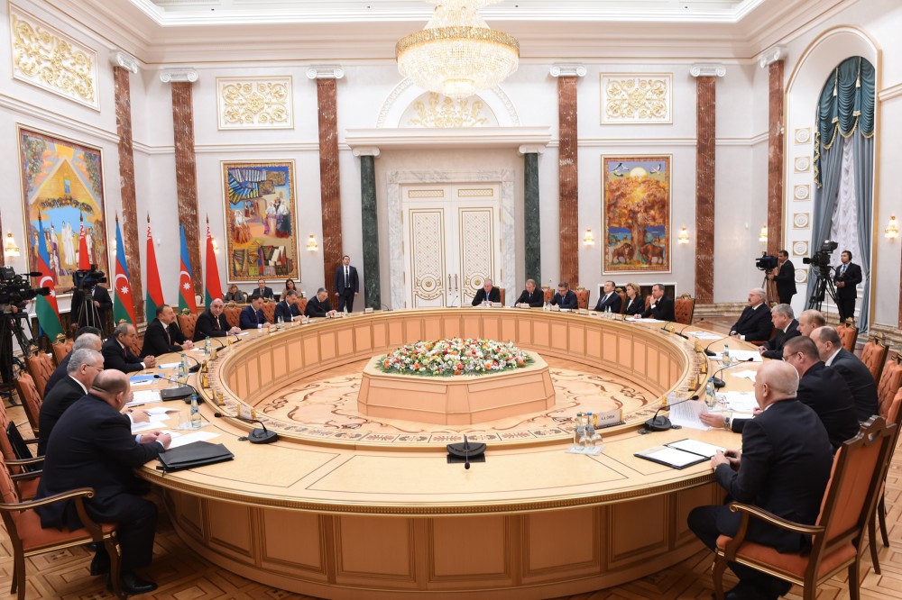 Состоялась встреча президентов Азербайджана и Беларуси в расширенном составе (ФОТО)