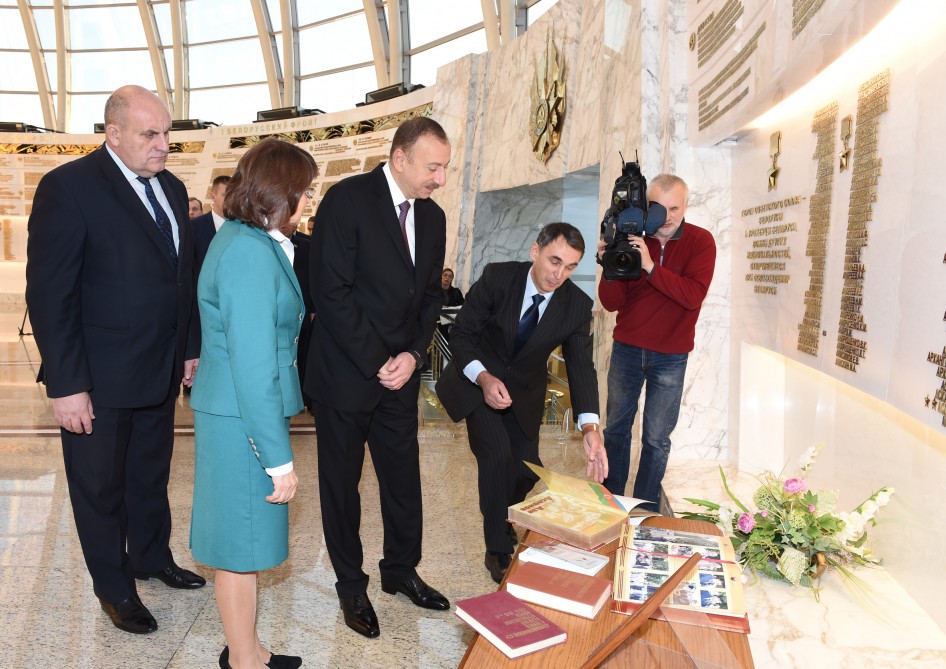 Prezident İlham Əliyev Belarus Dövlət Böyük Vətən Müharibəsi Tarixi Muzeyi ilə tanış olub (FOTO)