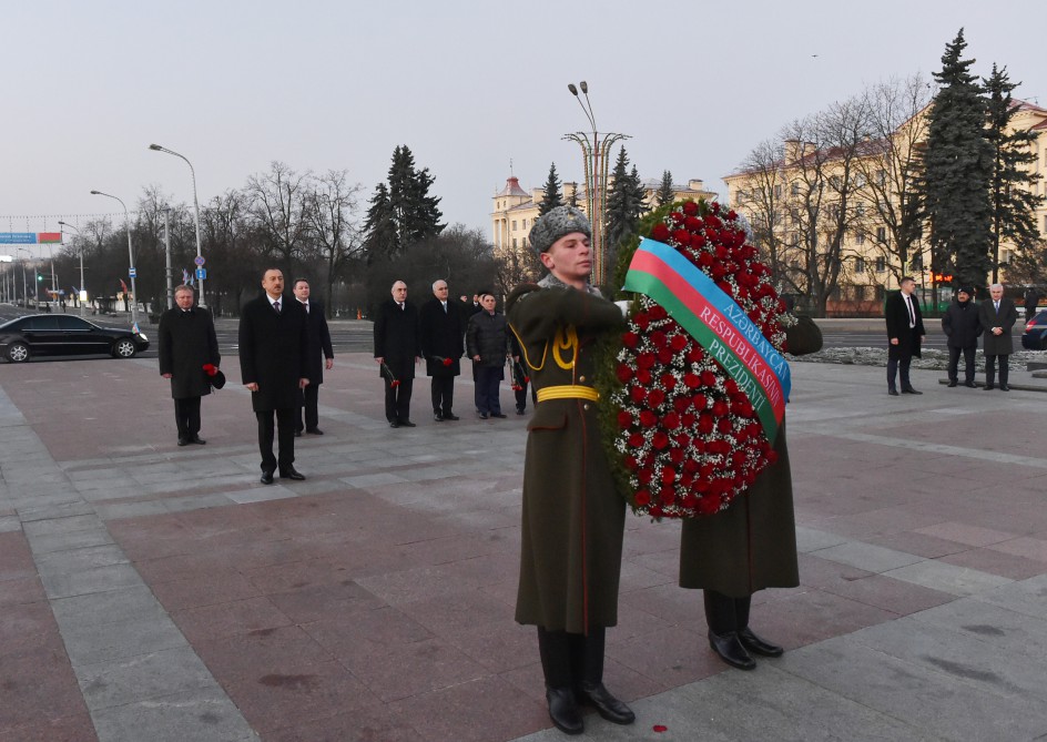 Prezident İlham Əliyev Minskdə "Qələbə" meydanını ziyarət edib (FOTO)