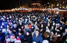 В Баку открылась новогодняя благотворительная ярмарка "Холодные руки - горячее сердце"  (ФОТО)