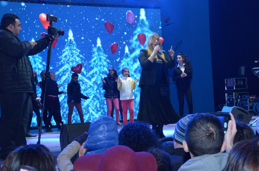 В Баку открылась новогодняя благотворительная ярмарка "Холодные руки - горячее сердце"  (ФОТО)