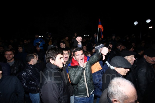 Демонстранты в Армении требуют отставки Саргсяна (ФОТО) - Gallery Image