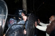 Демонстранты в Армении требуют отставки Саргсяна (ФОТО) - Gallery Thumbnail