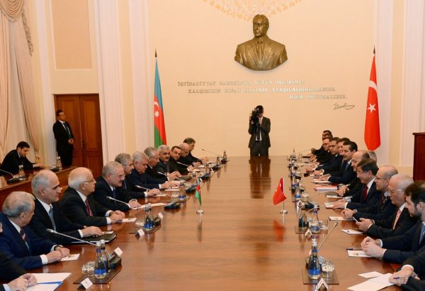 Премьер-министр Азербайджана встретился с турецким коллегой