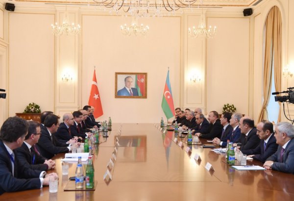 Состоялась встреча Президента Азербайджана и премьера Турции в расширенном составе