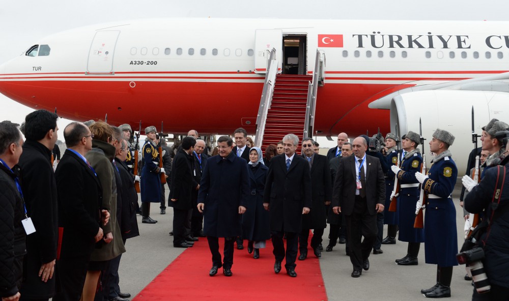 Премьер Турции прибыл с официальным визитом в Азербайджан (ФОТО)