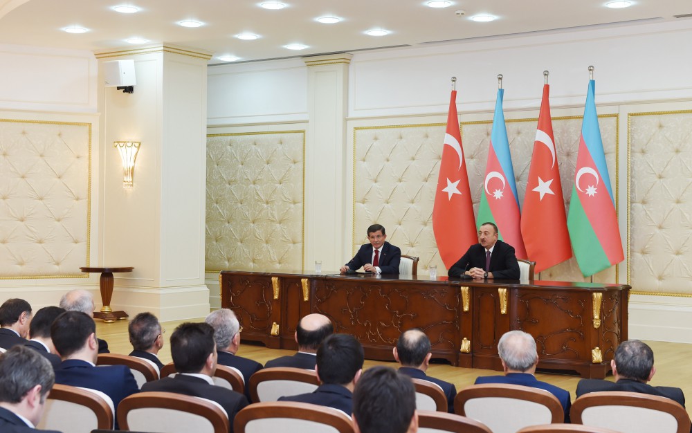 Президент Ильхам Алиев: Азербайджан вложит в Турцию около $20 млрд инвестиции