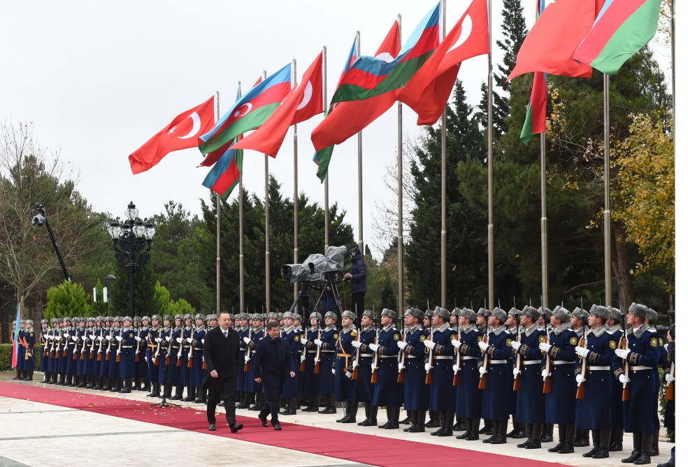 Official welcoming ceremony for Turkish PM held in Baku (PHOTO)