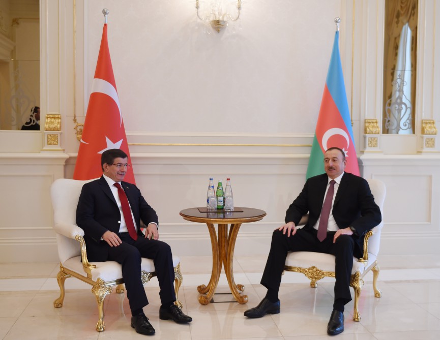 Azerbaycan Cumhurbaşkanı ile Başbakan Davutoğlu ikili görüşmeler gerçekleştirdi