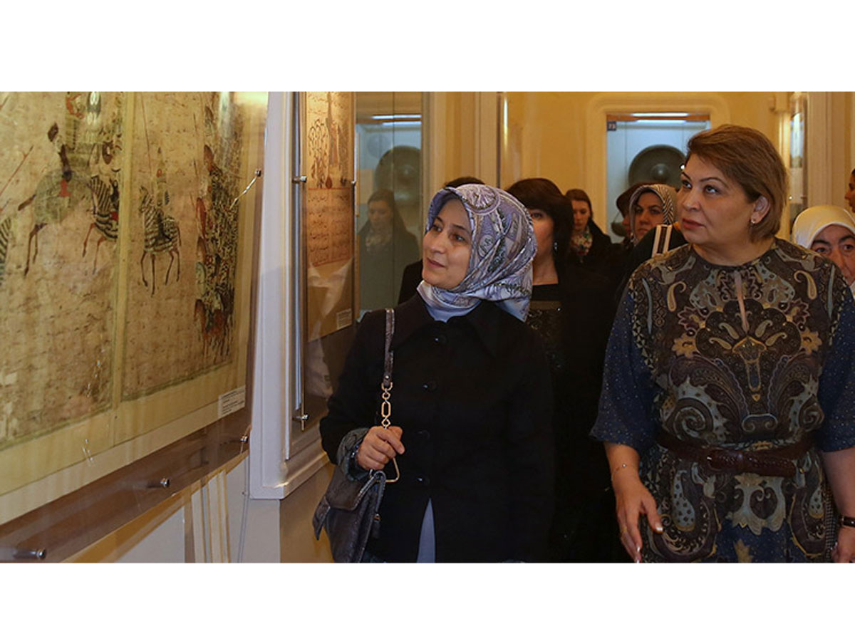Sare Davutoğlu Azerbaycan Ulusal Tarih Müzesi'ni gezdi