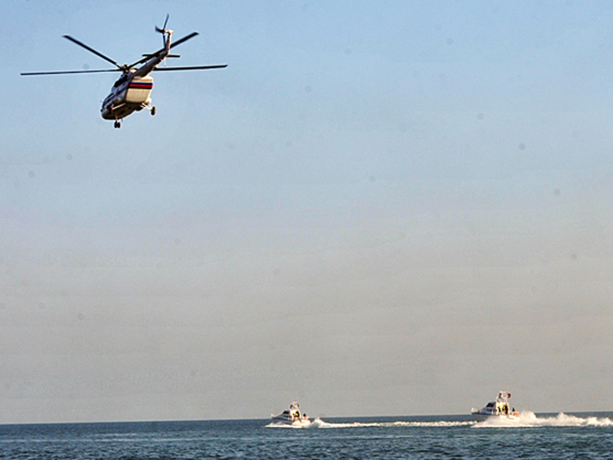 Helicopter searches oilmen missing in Caspian Sea
