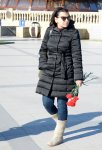 Жители Баку несут цветы на Приморский бульвар в знак памяти о пропавших без вести нефтяниках  (ФОТО)