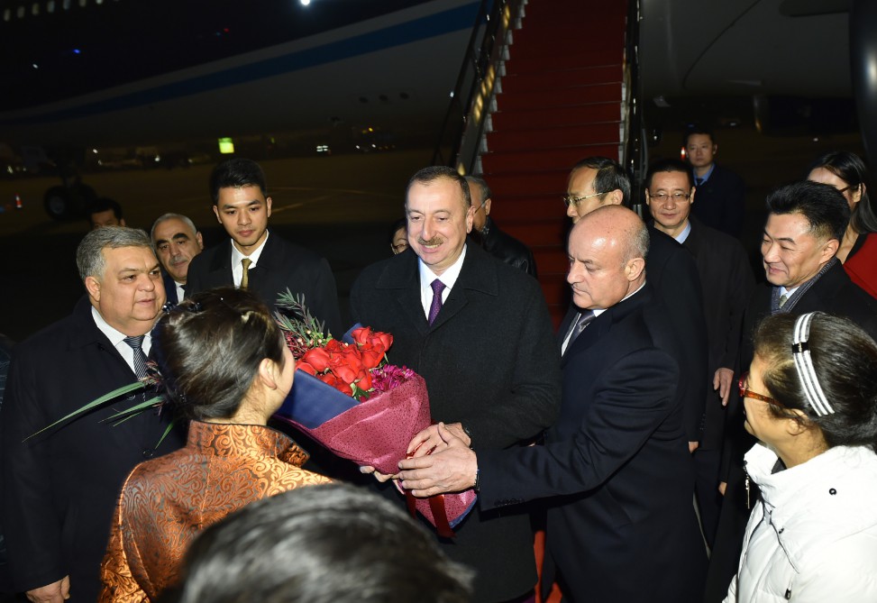 Президент Ильхам Алиев прибыл с госвизитом в Китай (ФОТО)