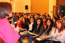 В Баку прошел бесплатный PR-семинар проректора турецкого университета (ФОТО)