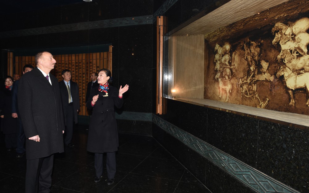 Президент Азербайджана посетил Музей терракотовой армии (ФОТО)