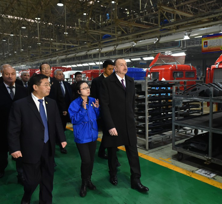President Aliyev visits Shaanxi Automobile Group in Xian (PHOTO)