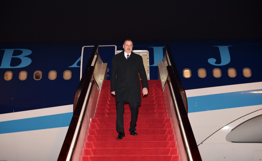 Президент Ильхам Алиев прибыл в Пекин (ФОТО)