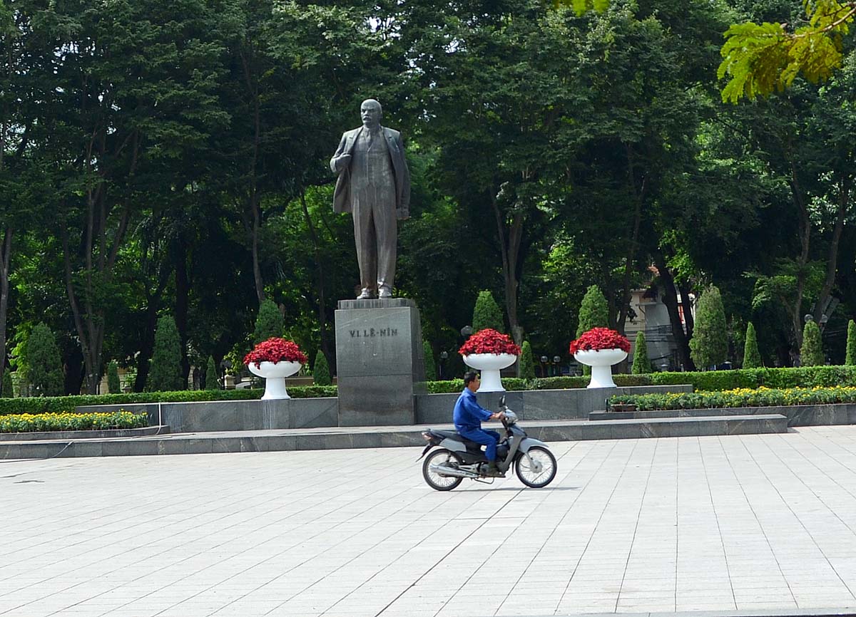 Впервые во Вьетнаме: социалистический, но недешевый (ФОТО, часть 8)