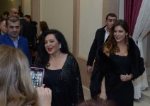 Тюркан Шорай вместе с дочерью вызвали небывалый ажиотаж в Баку (ФОТО) - Gallery Thumbnail