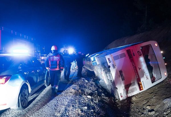 Balıkesir'de otobüs kazası : 1 ölü, 12 yaralı