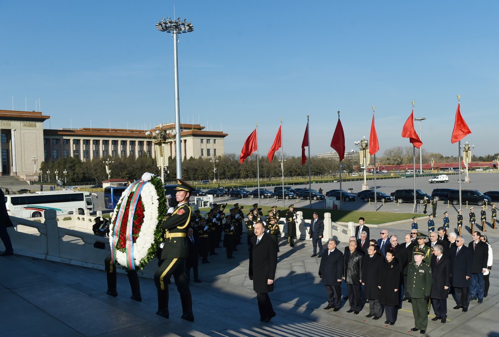 President Aliyev visits Monument to People’s Heroes in Beijing