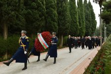 Президент Азербайджана Ильхам Алиев посетил могилу общенационального лидера Гейдара Алиева