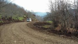 Masallı-Yardımlı yolunda çökən əraziyə 400 metrlik alternativ yol salındı (FOTO)