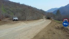 Masallı-Yardımlı yolunda çökən əraziyə 400 metrlik alternativ yol salındı (FOTO)