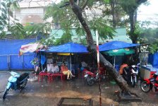 В дождливом Вьетнаме жизнь не останавливается (ФОТО, часть 10)