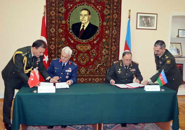 Азербайджан и Турция подписали военный документ