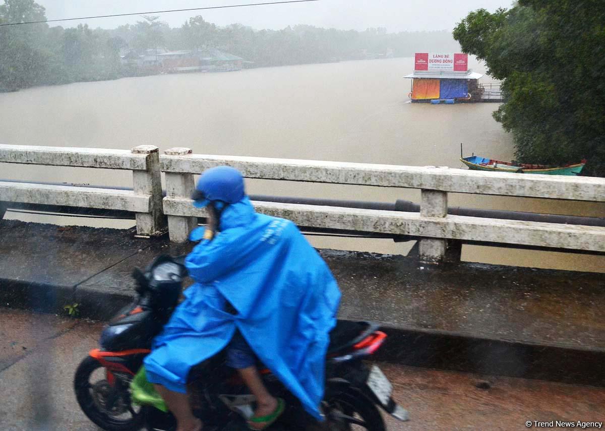 В дождливом Вьетнаме жизнь не останавливается (ФОТО, часть 10)