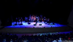 В Центре Гейдара Алиева прошел потрясающий концерт звезды Голливуда Стивена Сигала (ФОТО)