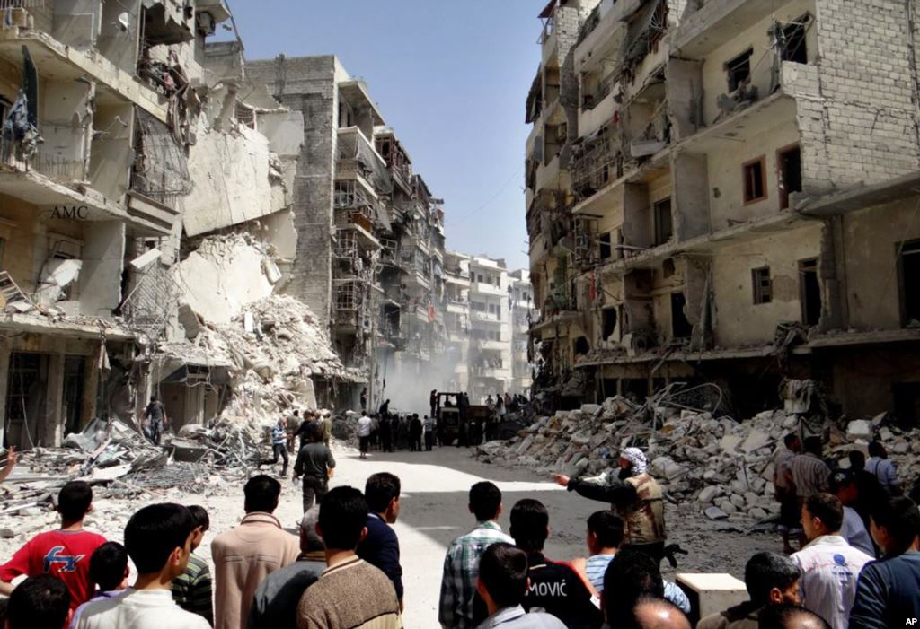 Halep'te yerleşim yerine hava saldırısı: 16 ölü, 25 yaralı