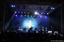 EMIN выступил с концертом на благотворительной ярмарке "Холодные руки - горячее сердце" (ФОТО)