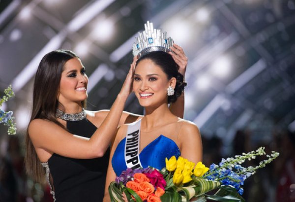 Ведущий конкурса "Мисс Вселенная" извинился за свою ошибку