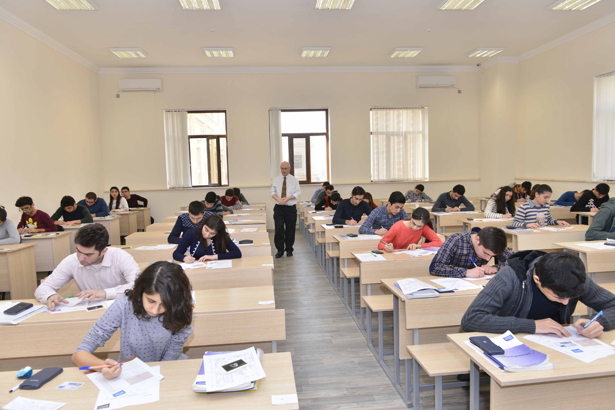 В Азербайджане проводятся очередные выпускные экзамены