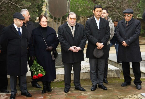 Азербайджанские кинематографисты почтили память Гасана Сеидбейли (ФОТО)