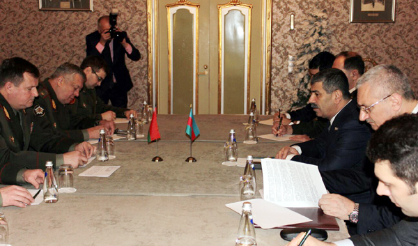 Azerbaycan Rusya'da 2016 yılı askeri alanda işbirliği planını imzaladı