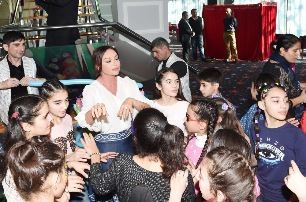 Мехрибан Алиева приняла участие в празднике, организованном для детей Фондом Гейдара Алиева (ФОТО)