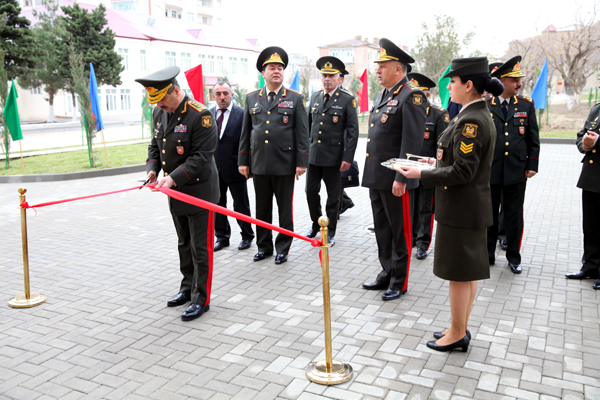 Освобождение Нагорного Карабаха является священной задачей армии Азербайджана - министр обороны