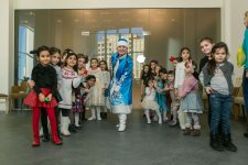 Бакинские мамы без Деда Мороза, но со Снегурочкой (ФОТО)