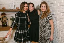 Бакинские мамы без Деда Мороза, но со Снегурочкой (ФОТО) - Gallery Thumbnail