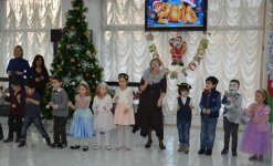 Новогодние праздничные представления для детей в Баку (ФОТО)