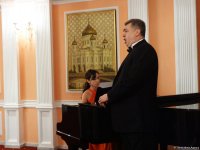 Посол России поздравил азербайджанских педагогов (ФОТО)