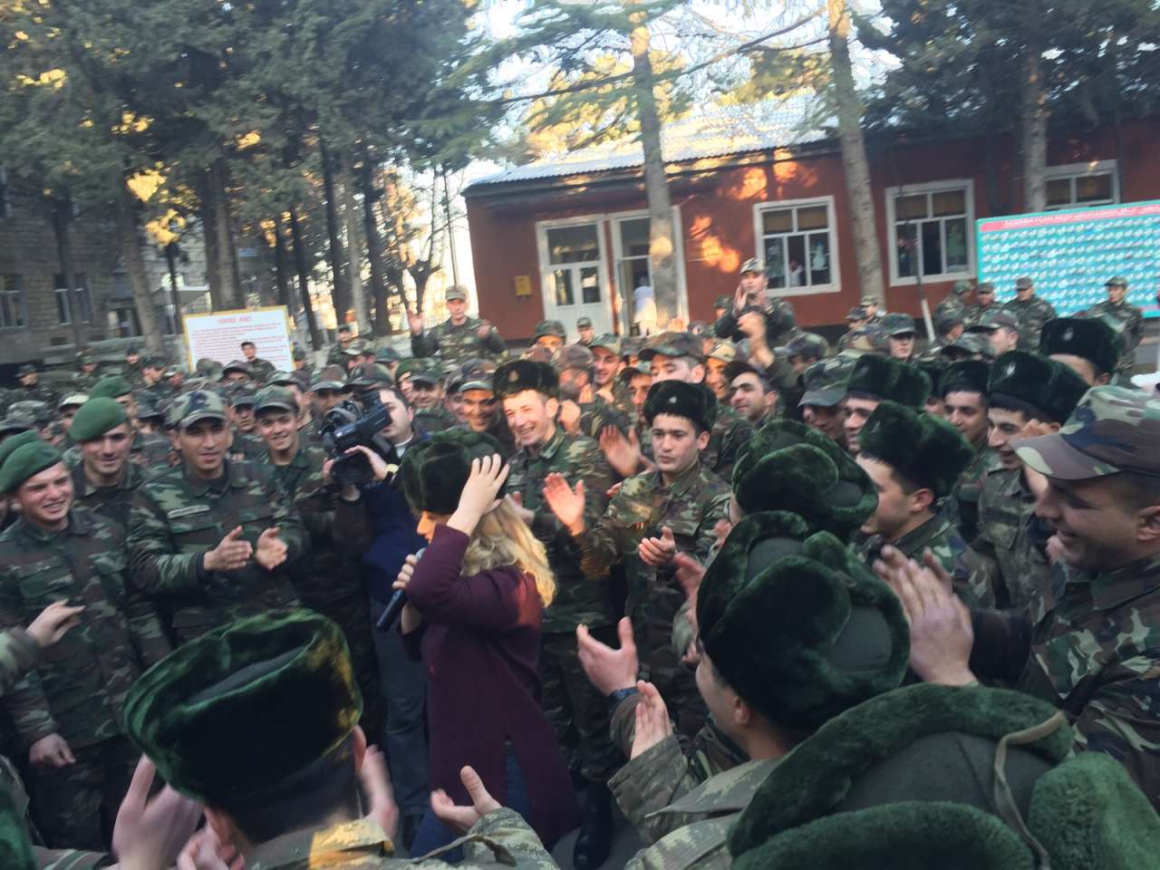 Роза Зяргярли выступила с концертом перед военнослужащими (ФОТО)